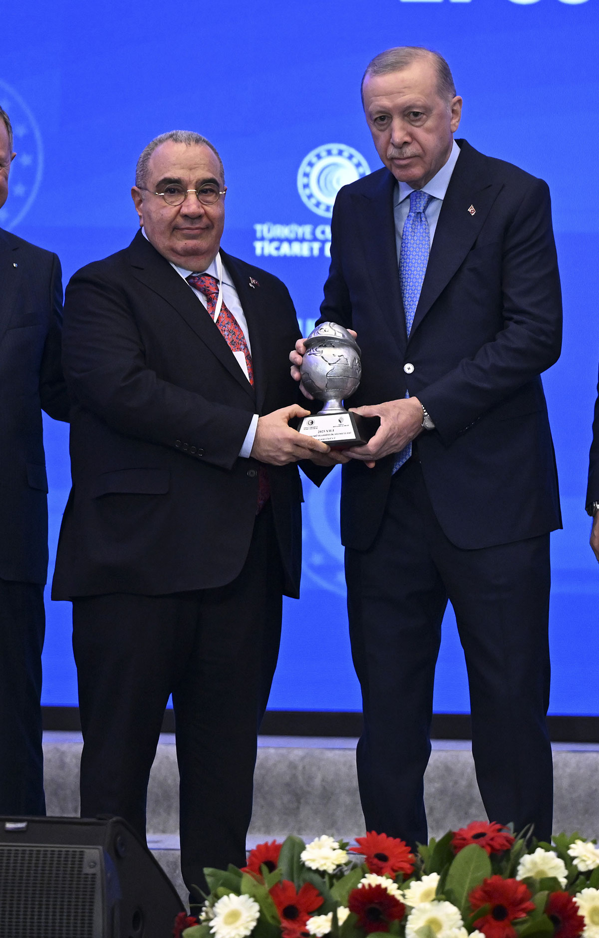 nurol-insaat-yurt-disi-muteahhitlik-hizmetleri-takdir-odulu-ile-onurlandirildi-cover